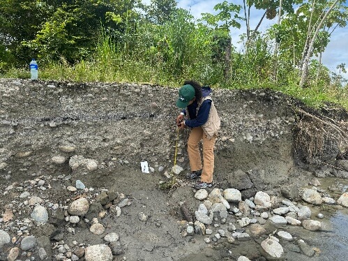 Galería Extracción Materiales de Construcción en Río